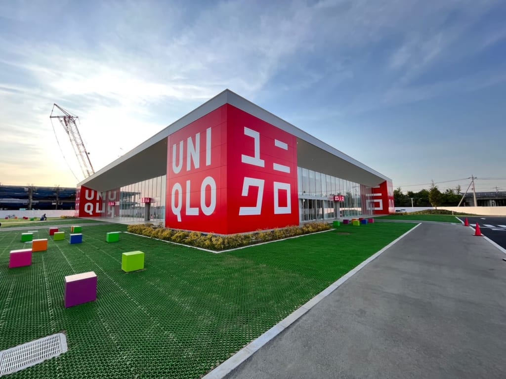 UNIQLO前橋南インター店のお店の周りは座って休憩ができるスペースもありました！