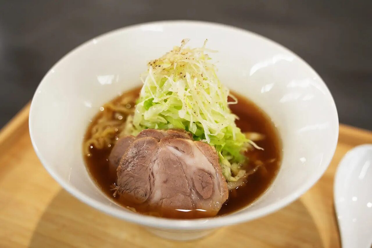 ほぼの駅あかぎ1周年特別企画「ほぼの駅豚ネギラーメン」画像。プレスリリースよりダウンロード