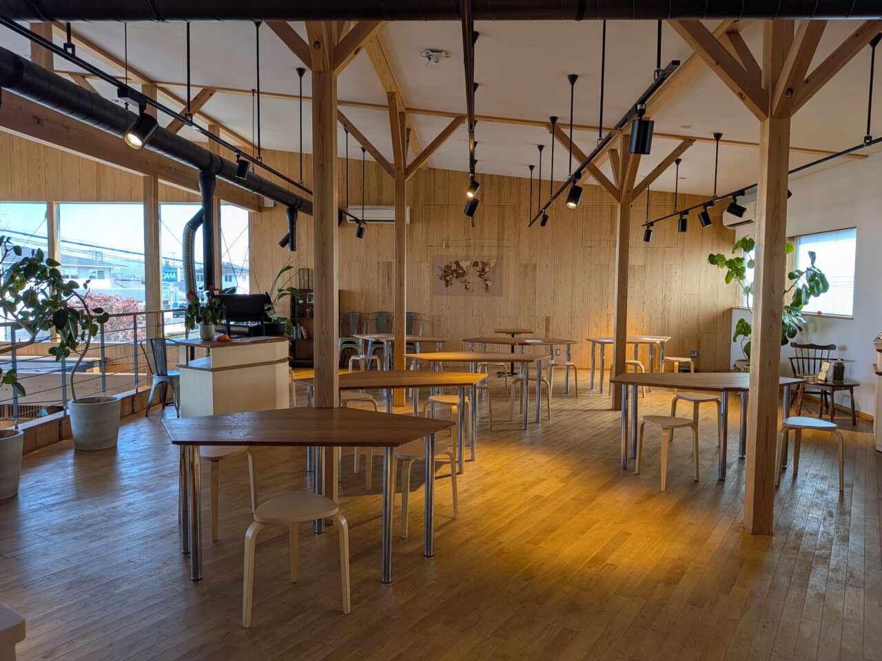 2026/10/17大和屋珈琲六供町店のフリースペース内を撮影