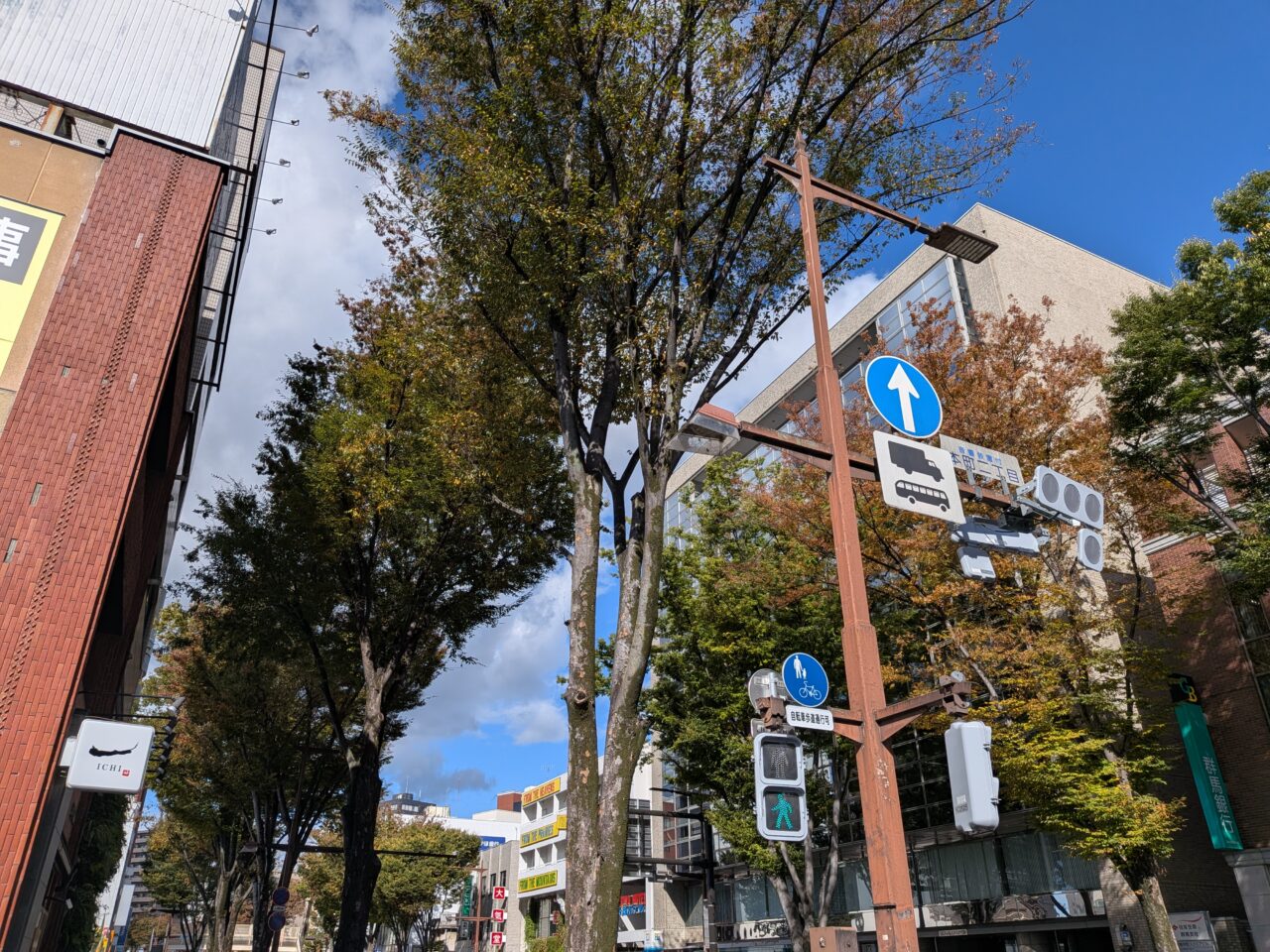 2026/10/28前橋市本町で改装中の「ICHI」の場所が群銀前とわかるように撮影