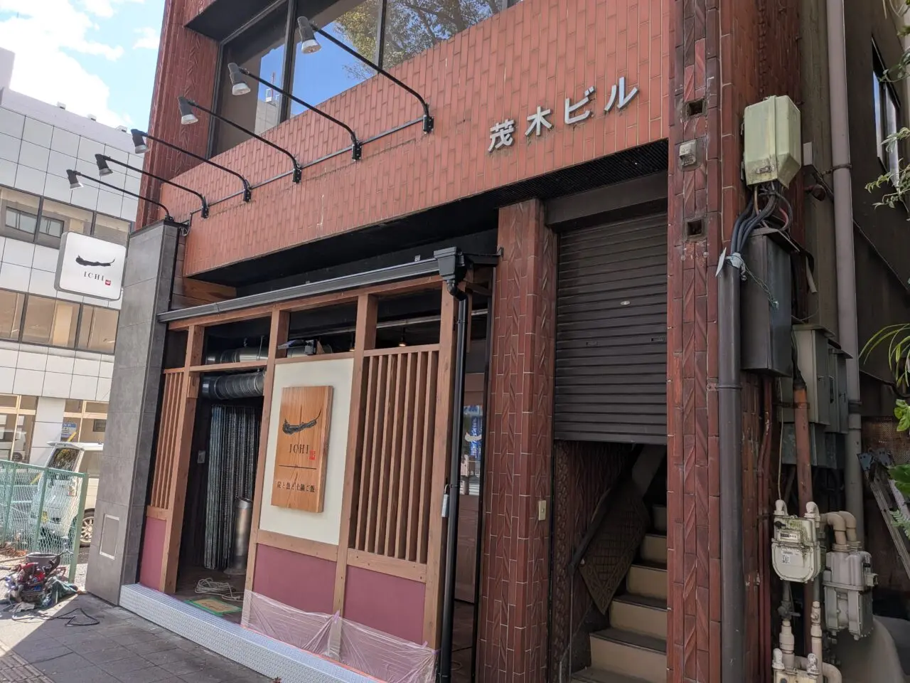 2026/10/28前橋市本町で改装中の「ICHI」の場所が茂木ビル1階とわかるように撮影